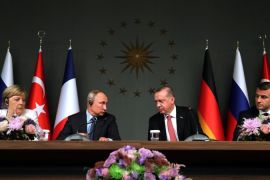 Njemačka kancelarka Merkel, ruski predsjednik Putin, turski predsjednik Erdogan i francuski predsjednik Macron na konferenciji za medije nakon samita 27. oktobra (Reuters)